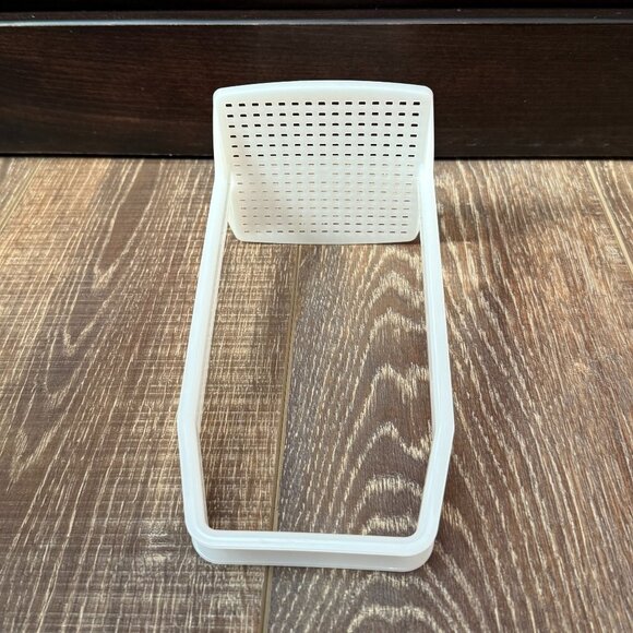 Tupperware Pick-A-Deli Pickle Container - Picture 13 of 16